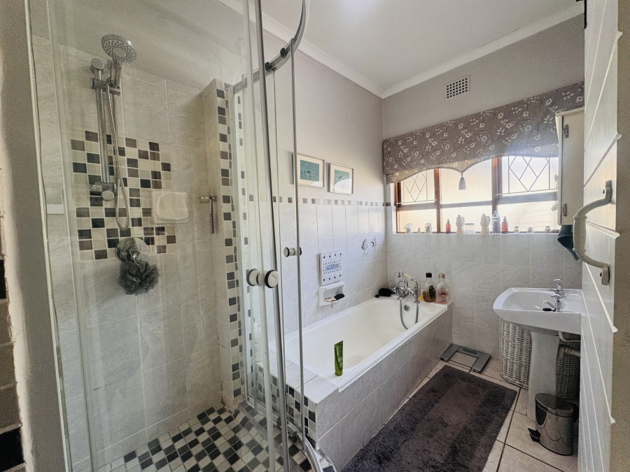 To Let 4 Bedroom Property for Rent in Goedehoop Western Cape